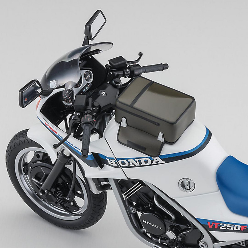 Plastic model motorcycle Honda VT250F (MC08) 1984 BK14 1:12